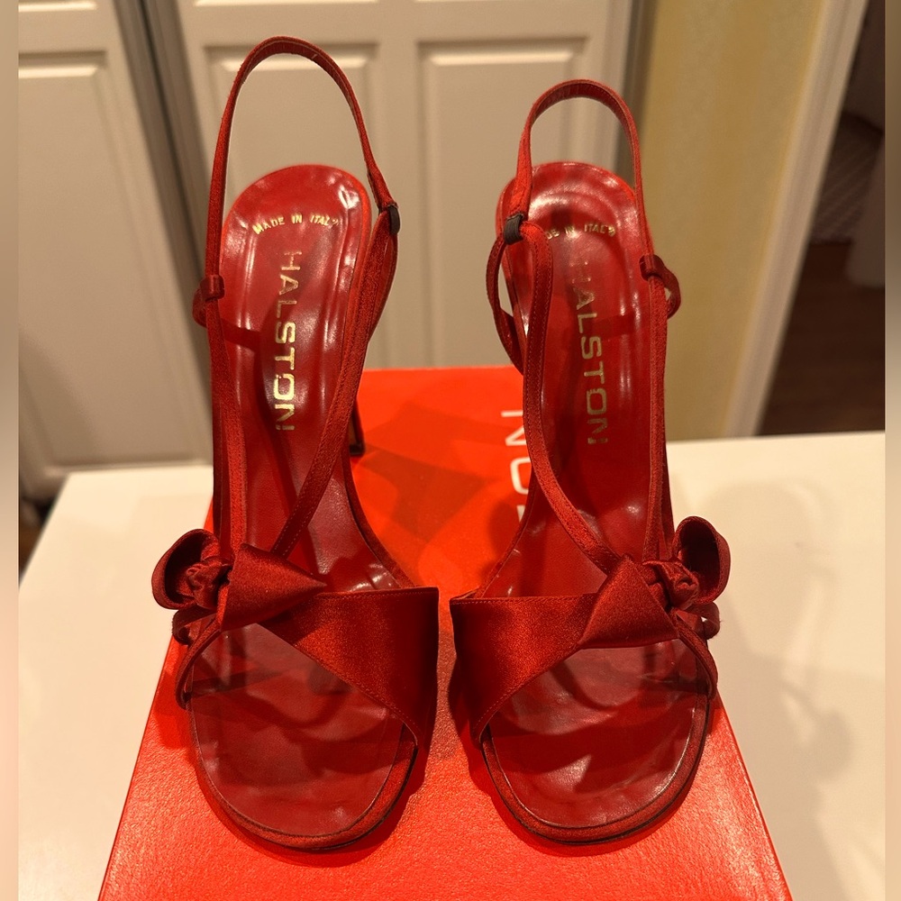 HALSTON VINTAGE RED SATIN SANDAL PUMPS